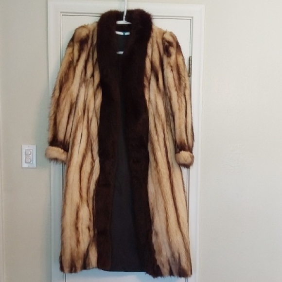 fitch coat Jackets & Blazers - Elegant Fur Coat with Brown Accents